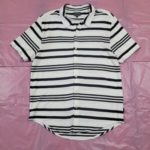 Guess Size Medium Mens Black and White Striped Shortsleeve Button Up Shirt